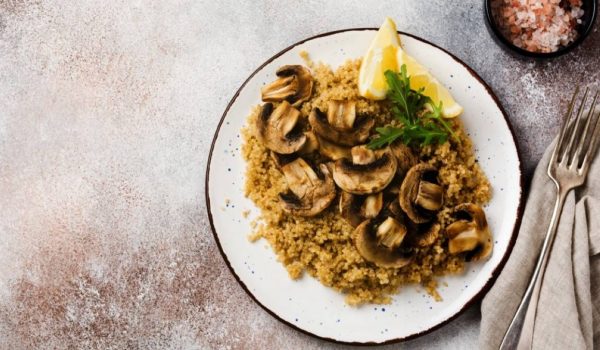 طرز تهیه خوراک کینوا و قارچ ساده و خوشمزه