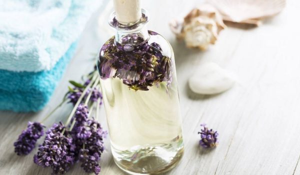 خواص روغن اسطوخودوس برای مو و 5 دلیل استفاده از آن