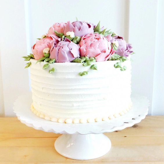 تزیین ساده کیک با گل فوندانتی